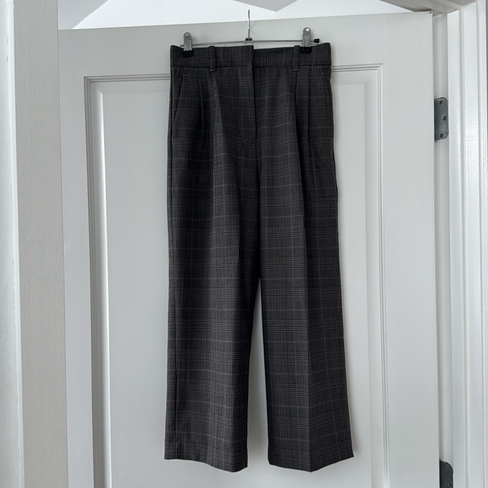 Aritzia The Effortless Pant - Size 2 Cropped